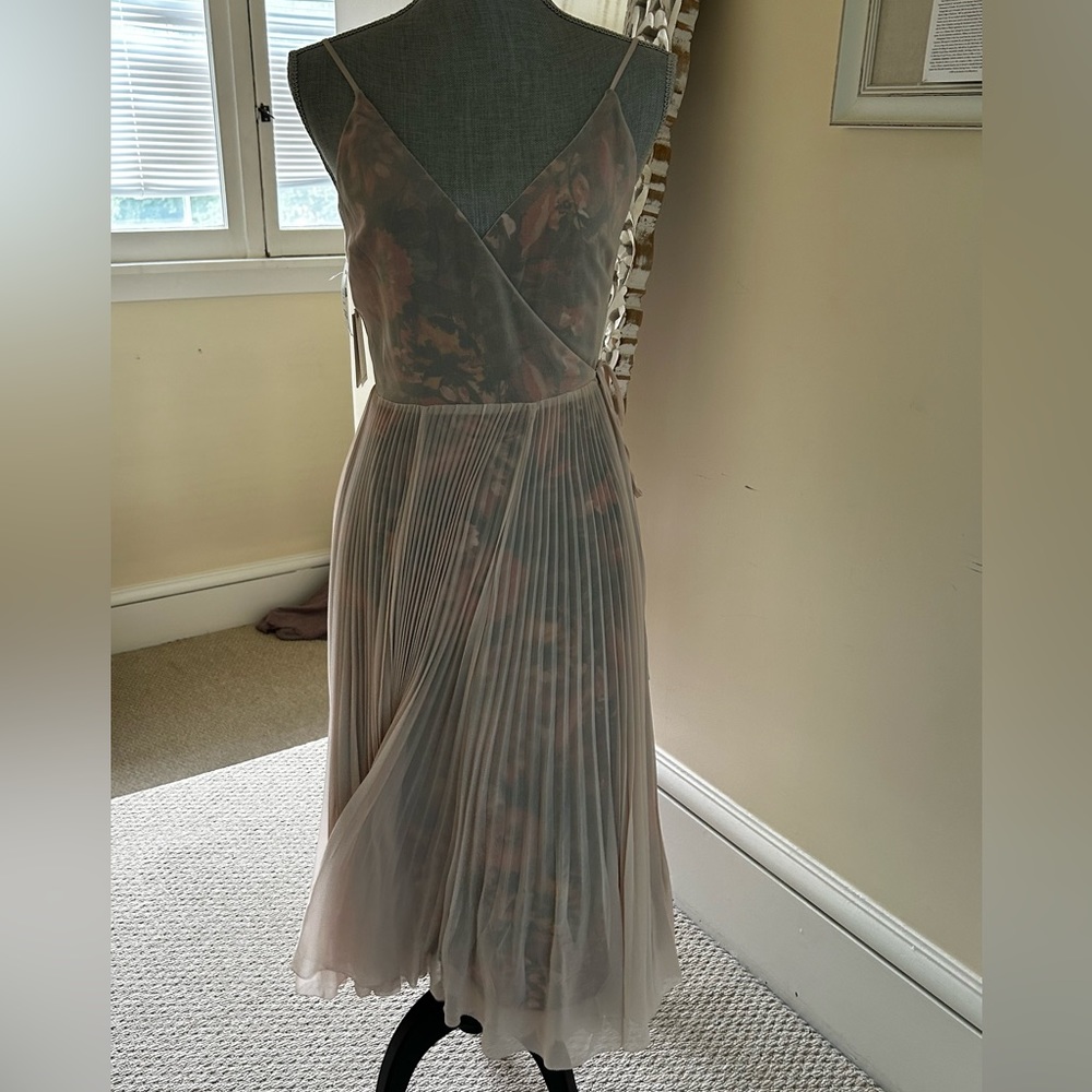Aritzia Wilfred Effortlessly Feminine 100% Polyester Dress